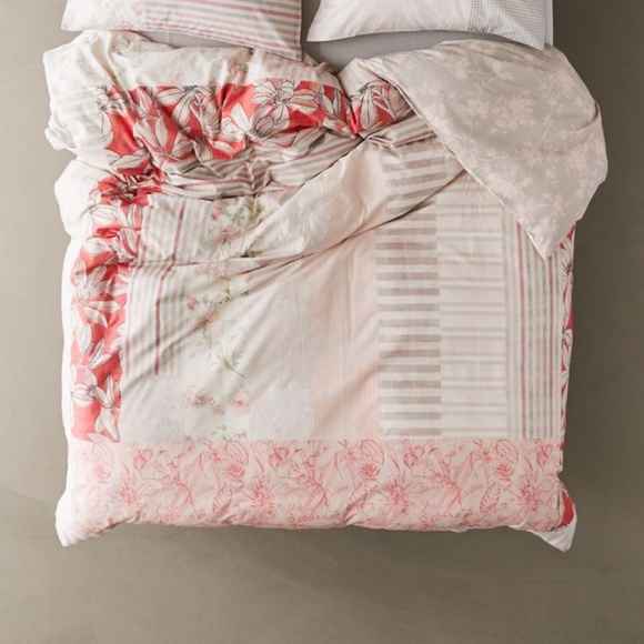 Urban Outfitters Wynn Mixed Print Reversible Duvet - Picture 1 of 1